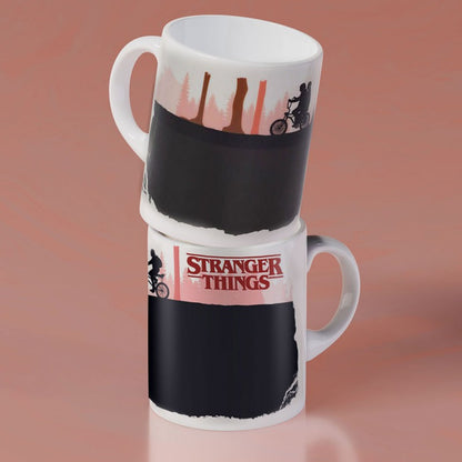 Mug Stranger Things à Effet thermique, Noir, Modèle Upside Down, pyramid internationnal